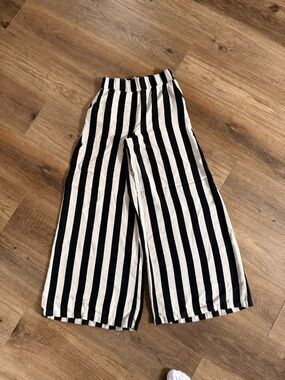 MOB Women’s Black and White Striped Wide‑Leg Bottoms, Size 26